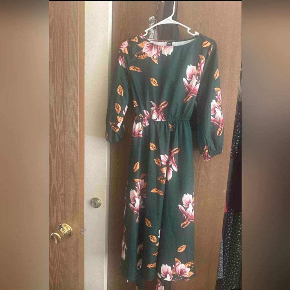 SHEIN Green and Orange Pleated Sundress with Bateau Neckline